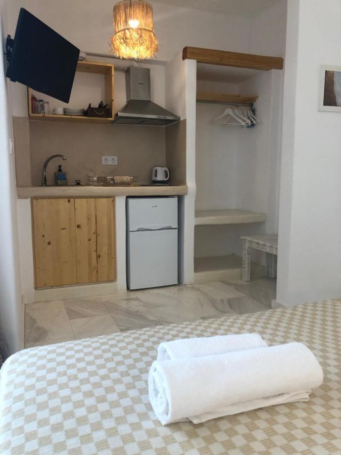 Athina Rooms - Lounge Apartments Парікія Екстер'єр фото