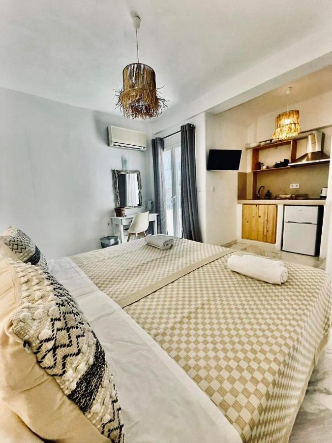 Athina Rooms - Lounge Apartments Парікія Екстер'єр фото