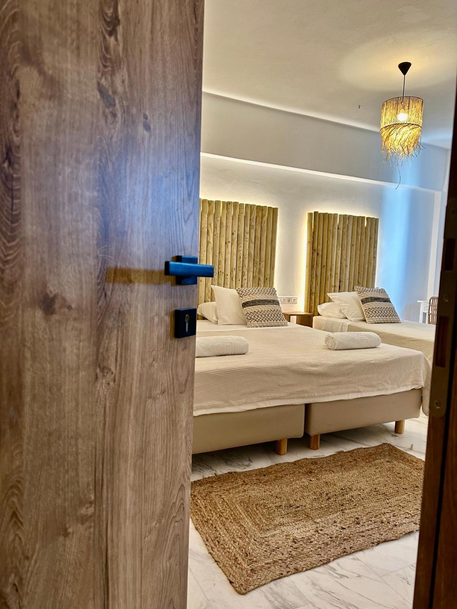 Athina Rooms - Lounge Apartments Парікія Екстер'єр фото