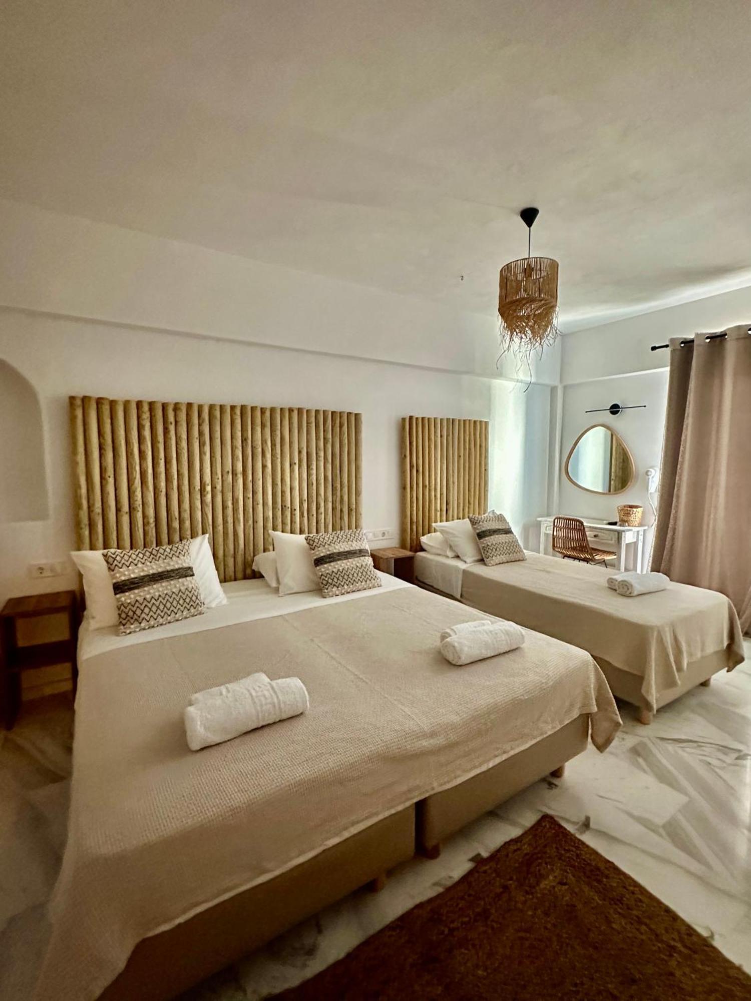 Athina Rooms - Lounge Apartments Парікія Екстер'єр фото