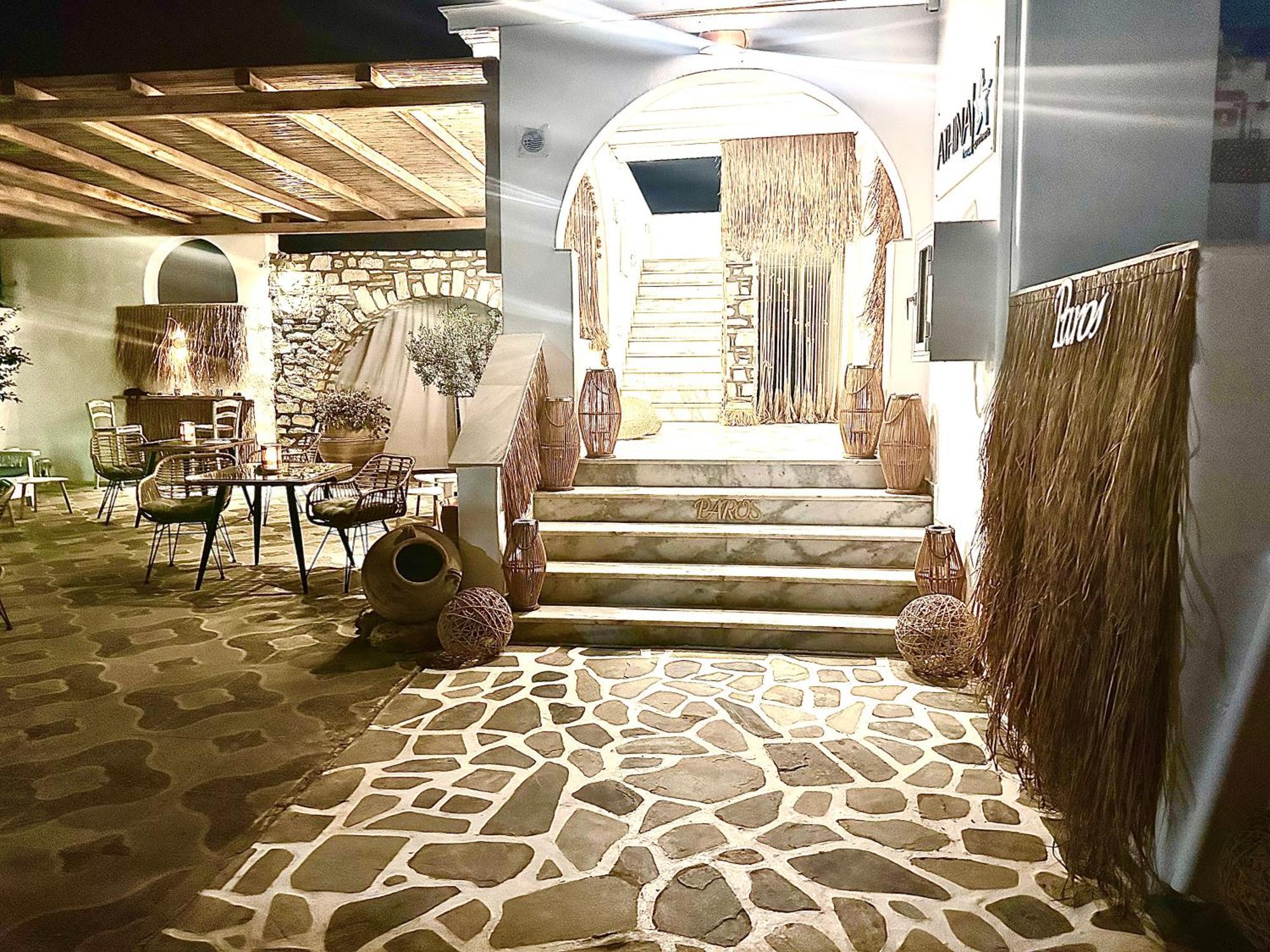 Athina Rooms - Lounge Apartments Парікія Екстер'єр фото