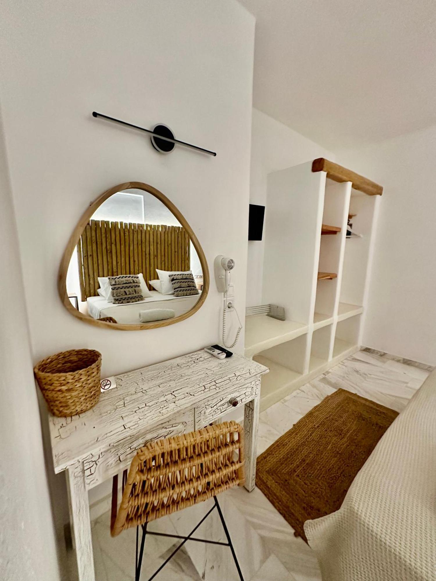 Athina Rooms - Lounge Apartments Парікія Екстер'єр фото