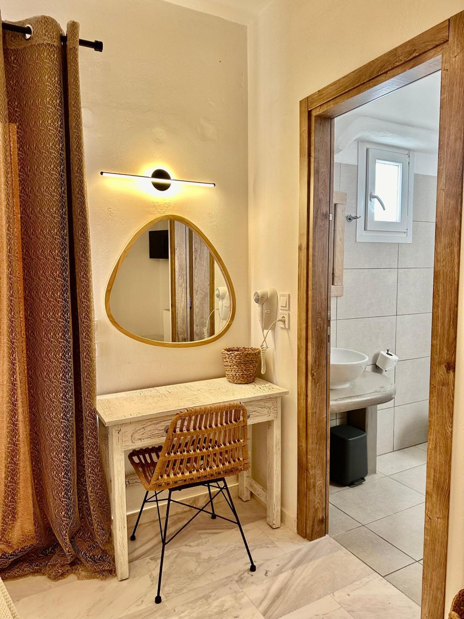 Athina Rooms - Lounge Apartments Парікія Екстер'єр фото