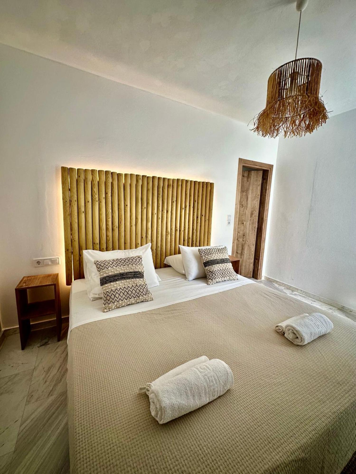 Athina Rooms - Lounge Apartments Парікія Екстер'єр фото