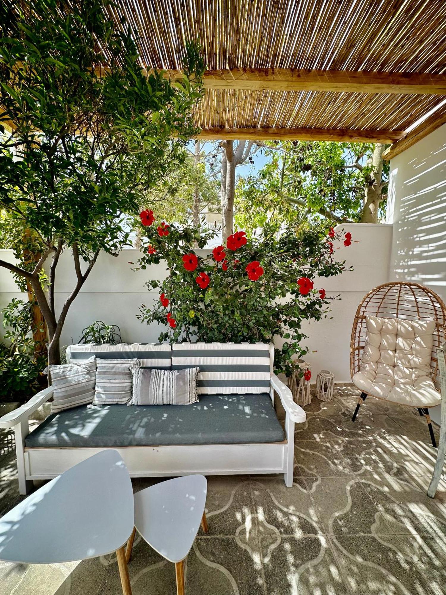 Athina Rooms - Lounge Apartments Парікія Екстер'єр фото