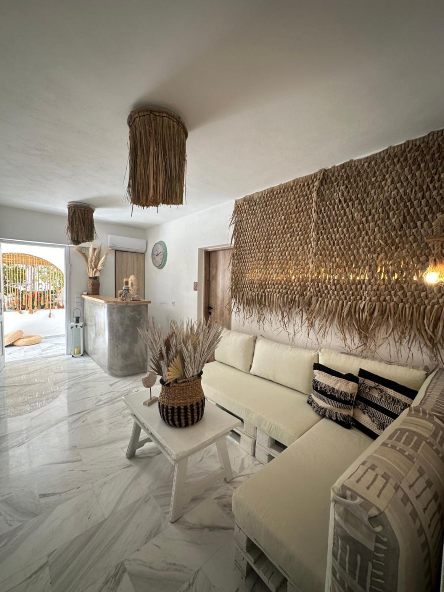 Athina Rooms - Lounge Apartments Парікія Екстер'єр фото