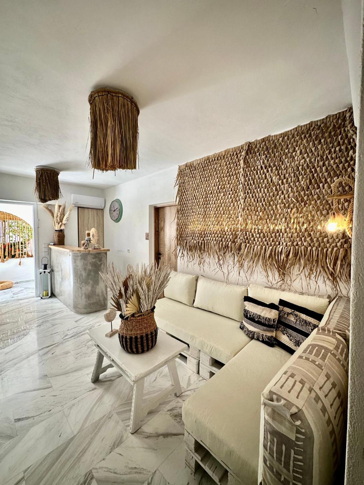 Athina Rooms - Lounge Apartments Парікія Екстер'єр фото