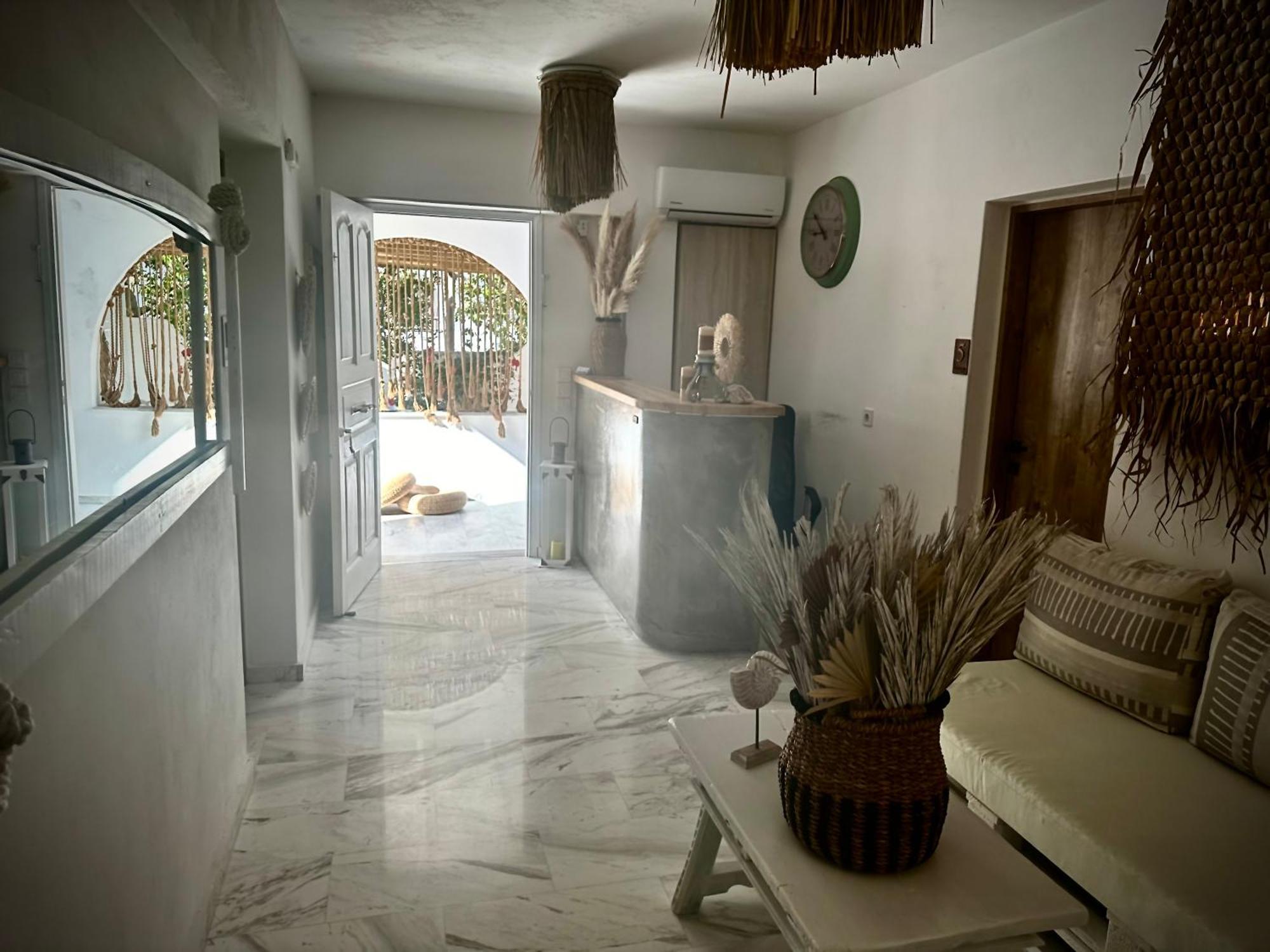 Athina Rooms - Lounge Apartments Парікія Екстер'єр фото