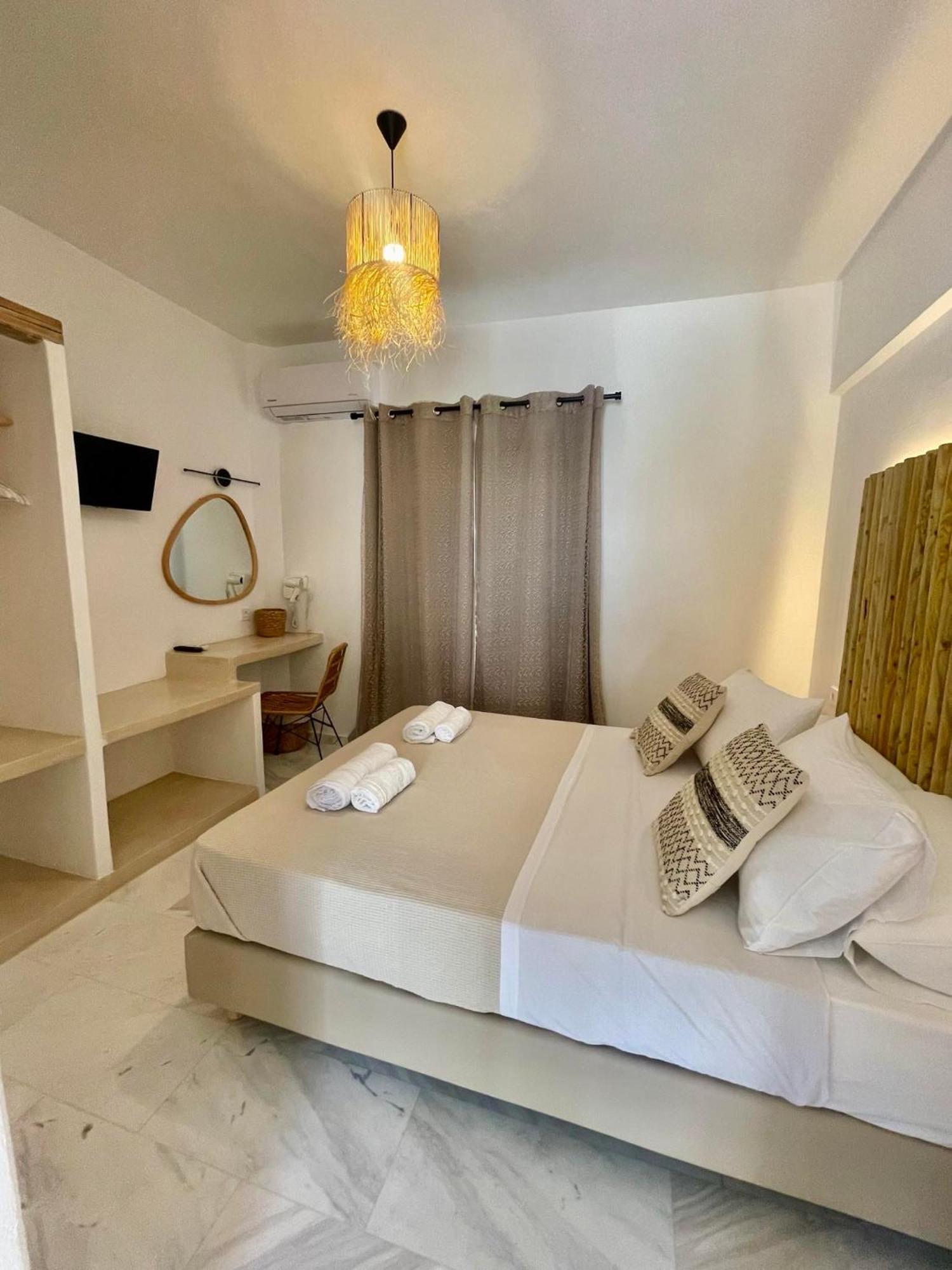 Athina Rooms - Lounge Apartments Парікія Екстер'єр фото