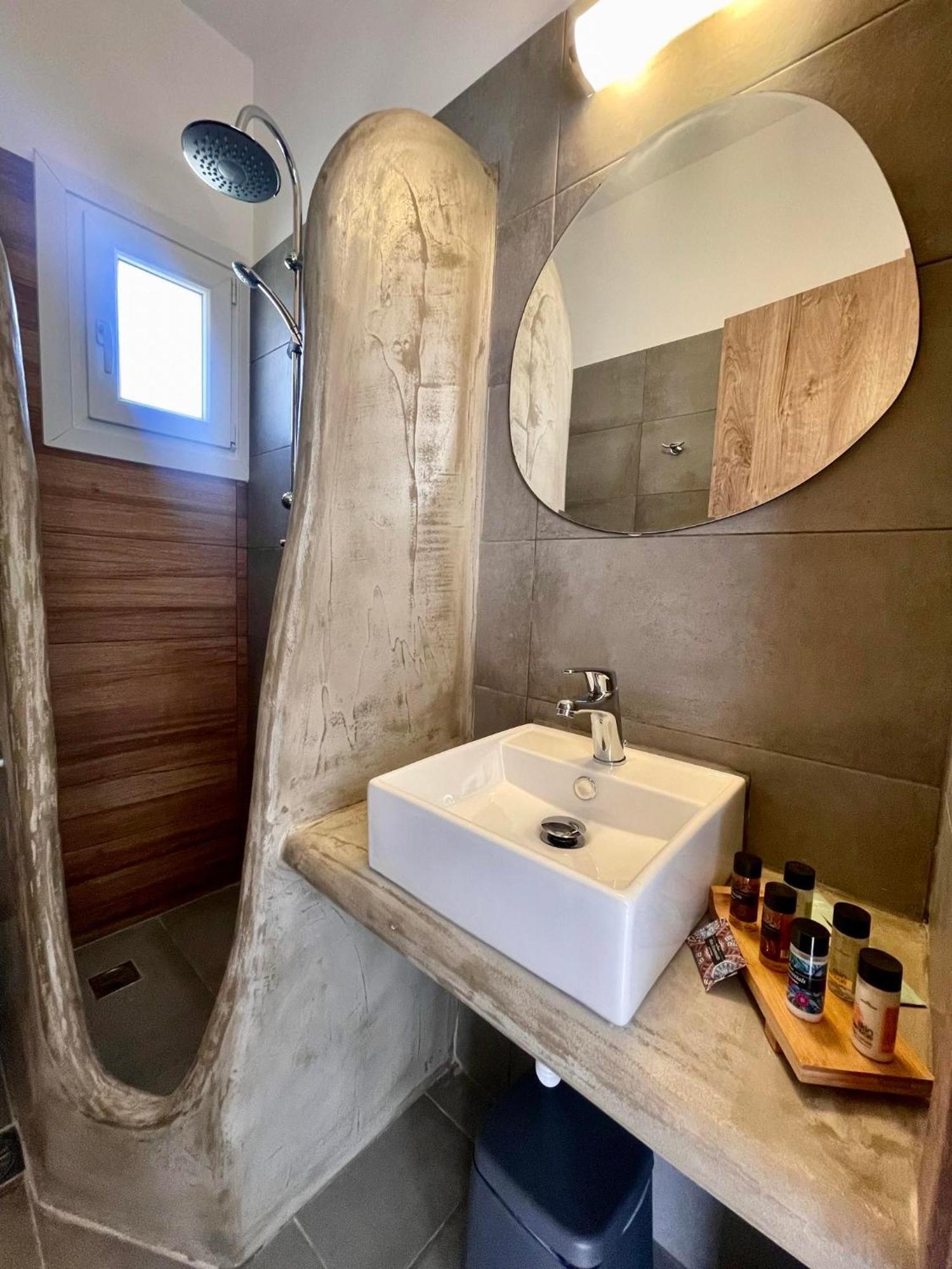 Athina Rooms - Lounge Apartments Парікія Екстер'єр фото