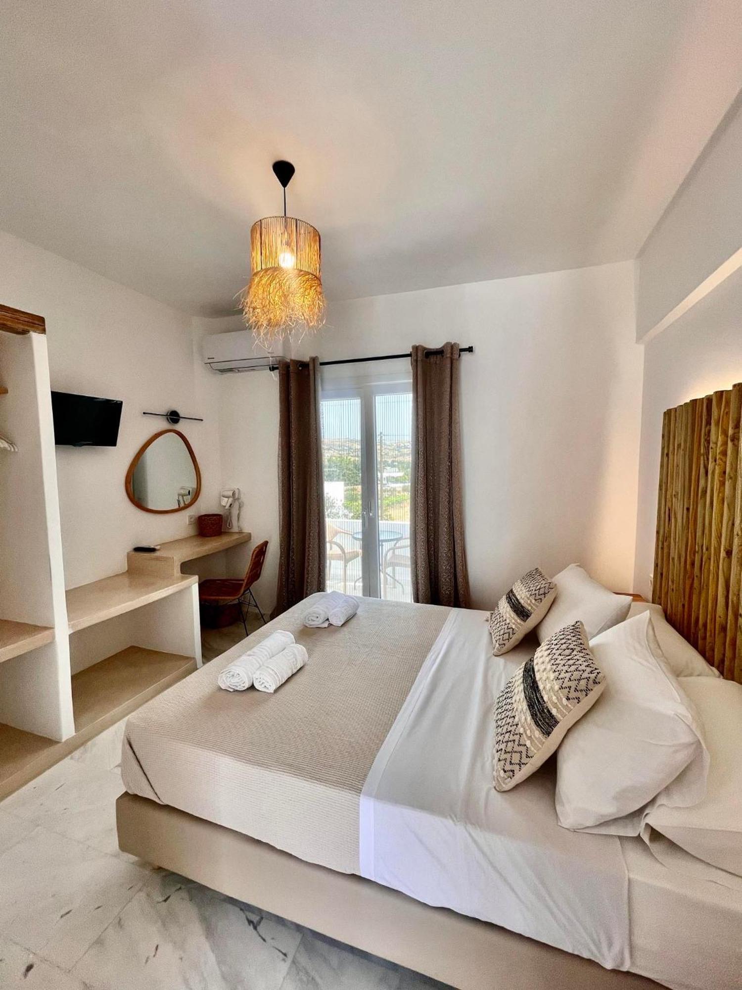Athina Rooms - Lounge Apartments Парікія Екстер'єр фото