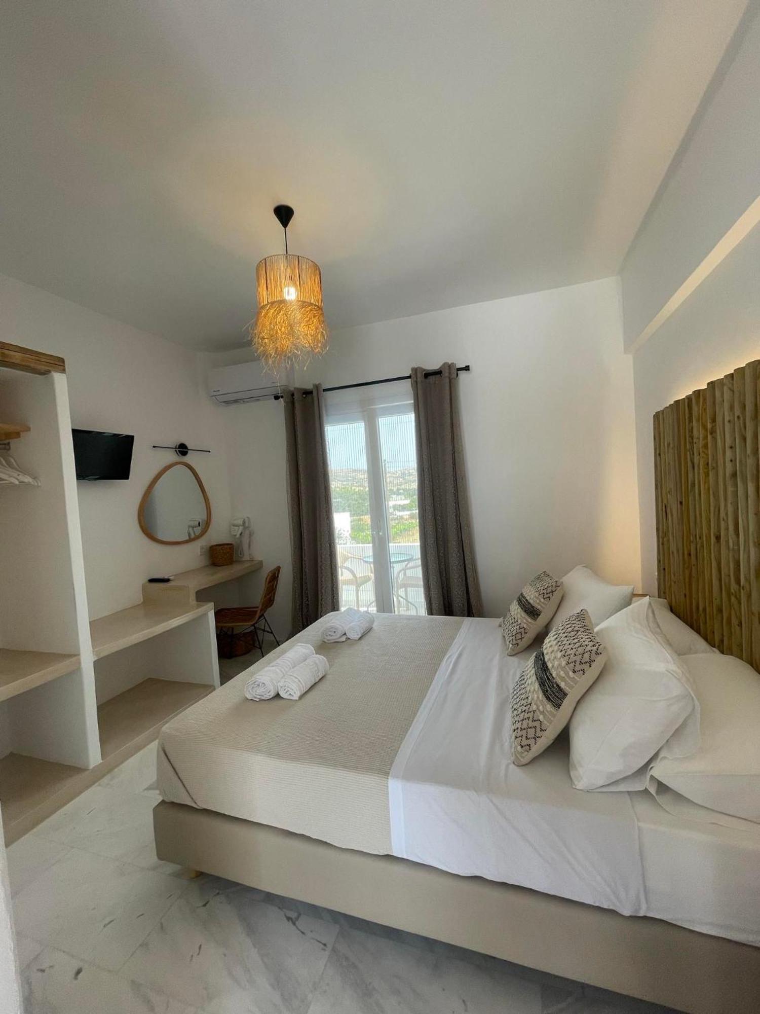 Athina Rooms - Lounge Apartments Парікія Екстер'єр фото