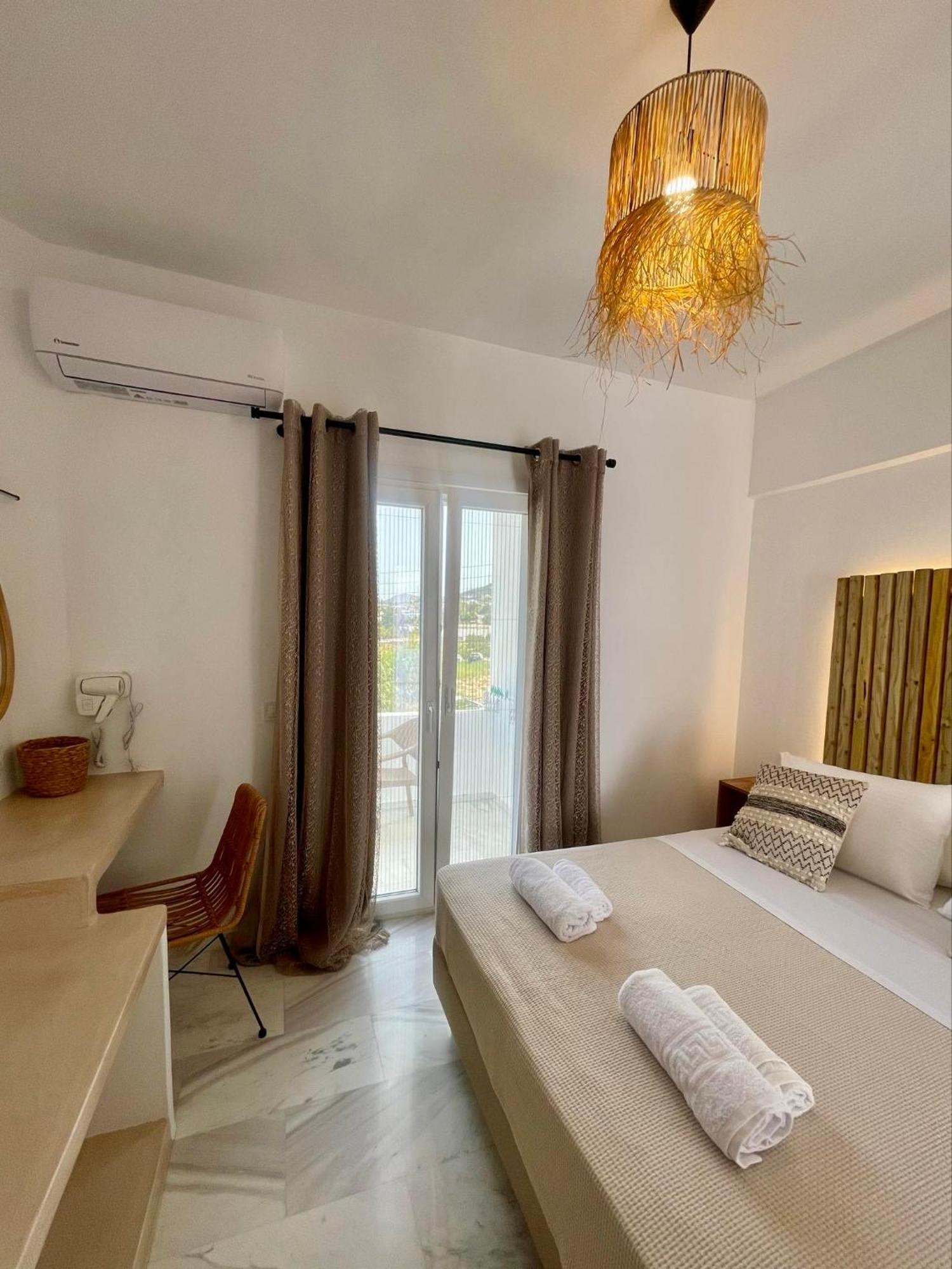 Athina Rooms - Lounge Apartments Парікія Екстер'єр фото